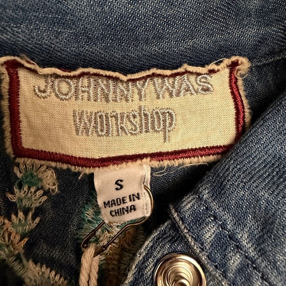 JOHNNY WAS Embroidered Western Denim Shirt Floral Blue Birds Pearl Snap S - Picture 8 of 12